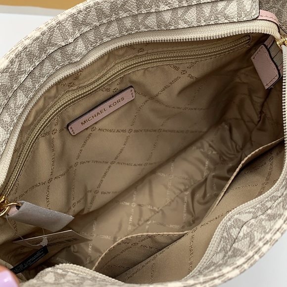 MICHAEL KORS 
Jet Set Travel Large Logo Messenger Bag
COLOR PWD BLSH MLT
NWT - Picture 15 of 16